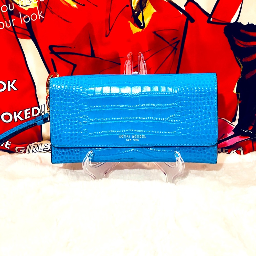 Henri Bendel Blue Organizer Wallet